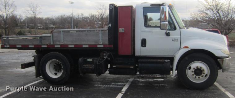 image for item L3607 2003 International DuraStar 4300 hooklift / roll off truck