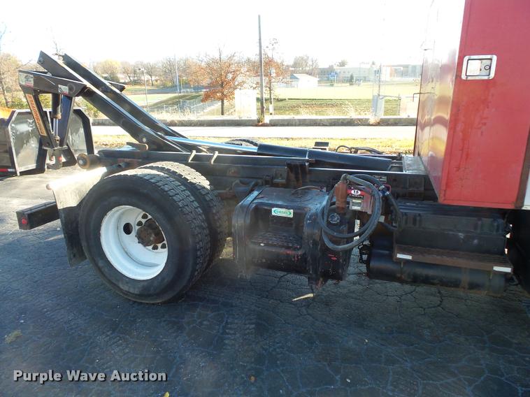 image for item L3607 2003 International DuraStar 4300 hooklift / roll off truck