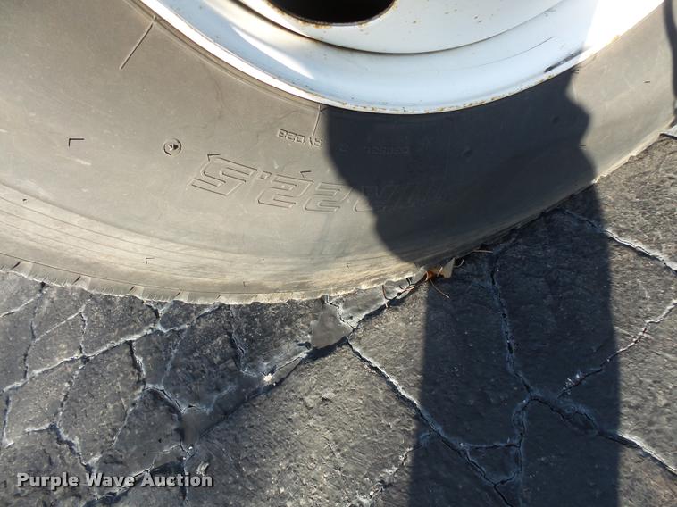 image for item L3607 2003 International DuraStar 4300 hooklift / roll off truck