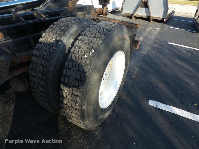 image for item L3607 2003 International DuraStar 4300 hooklift / roll off truck