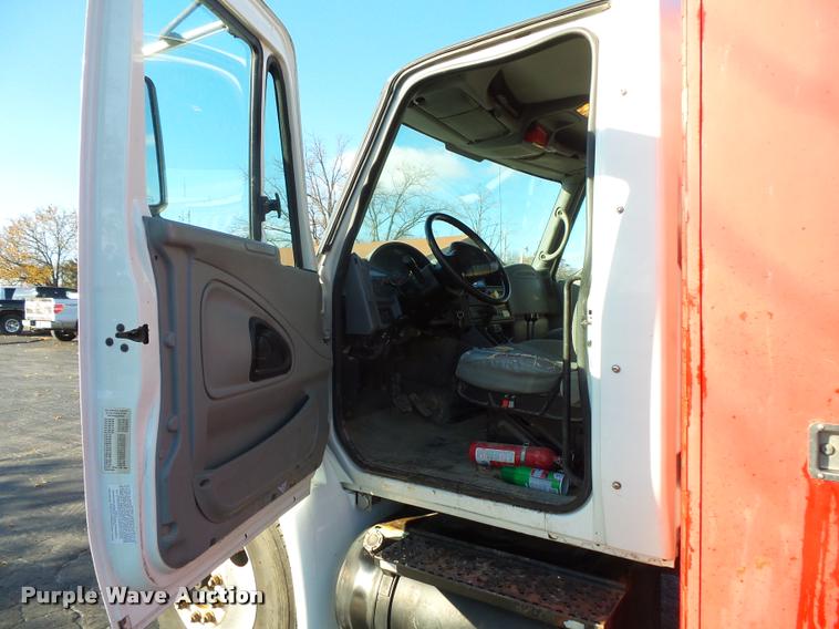 image for item L3607 2003 International DuraStar 4300 hooklift / roll off truck