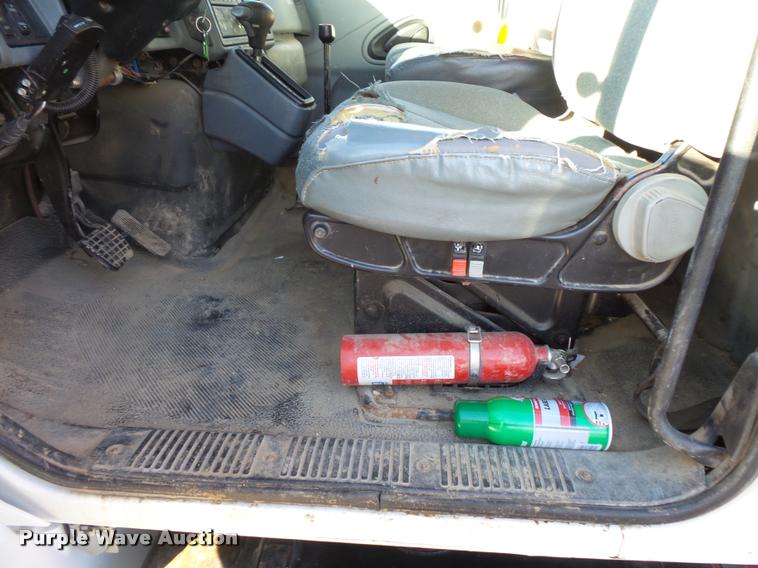 image for item L3607 2003 International DuraStar 4300 hooklift / roll off truck