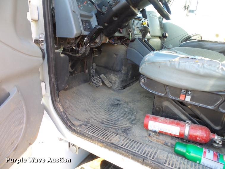 image for item L3607 2003 International DuraStar 4300 hooklift / roll off truck