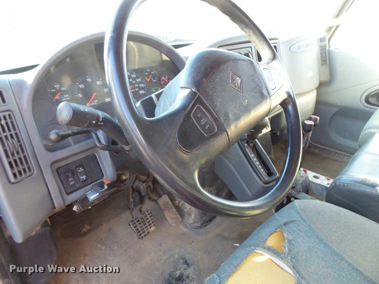 image for item L3607 2003 International DuraStar 4300 hooklift / roll off truck