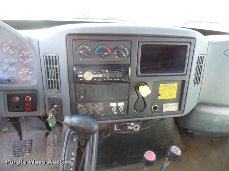 image for item L3607 2003 International DuraStar 4300 hooklift / roll off truck