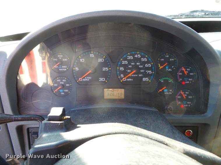 image for item L3607 2003 International DuraStar 4300 hooklift / roll off truck