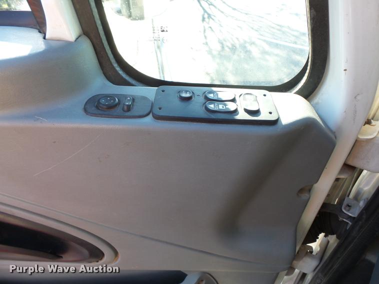 image for item L3607 2003 International DuraStar 4300 hooklift / roll off truck