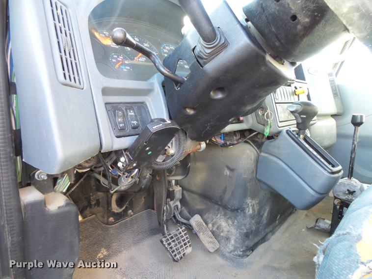 image for item L3607 2003 International DuraStar 4300 hooklift / roll off truck