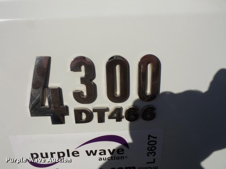 image for item L3607 2003 International DuraStar 4300 hooklift / roll off truck