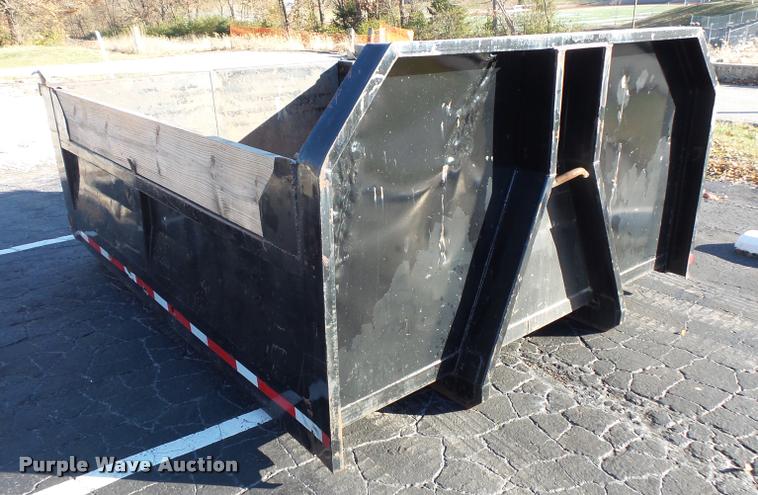 image for item L3607 2003 International DuraStar 4300 hooklift / roll off truck