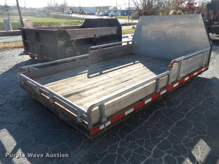 image for item L3607 2003 International DuraStar 4300 hooklift / roll off truck