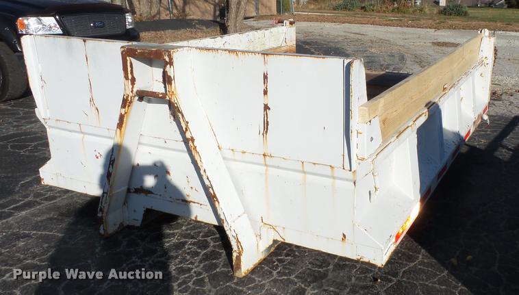 image for item L3607 2003 International DuraStar 4300 hooklift / roll off truck