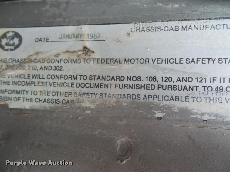 image for item L3608 1987 Mack R686ST dump truck