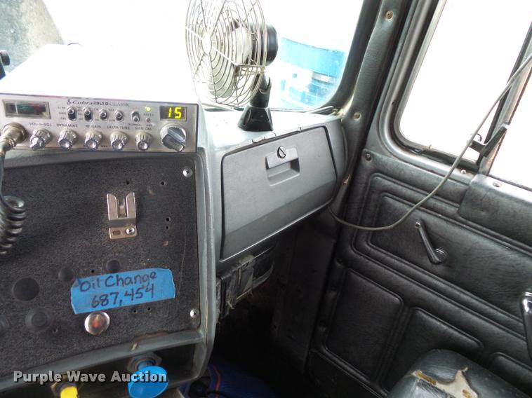 image for item L3608 1987 Mack R686ST dump truck