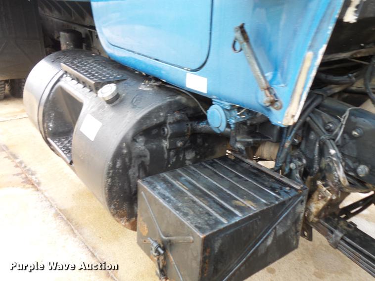 image for item L3608 1987 Mack R686ST dump truck