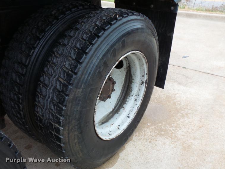 image for item L3608 1987 Mack R686ST dump truck