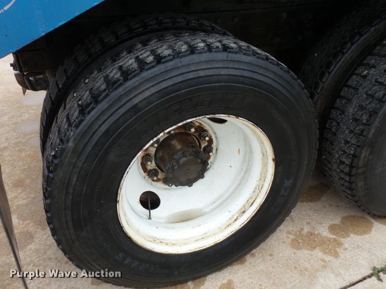 image for item L3608 1987 Mack R686ST dump truck