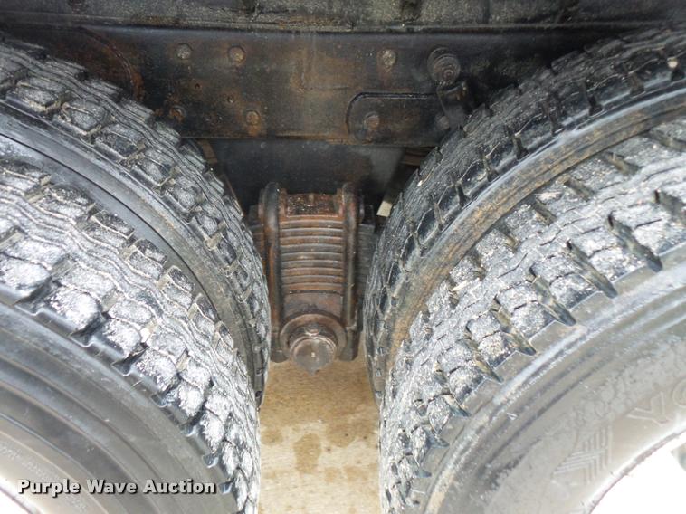 image for item L3608 1987 Mack R686ST dump truck