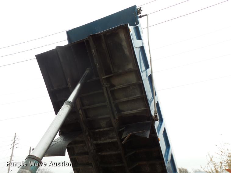 image for item L3608 1987 Mack R686ST dump truck