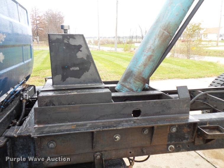 image for item L3608 1987 Mack R686ST dump truck