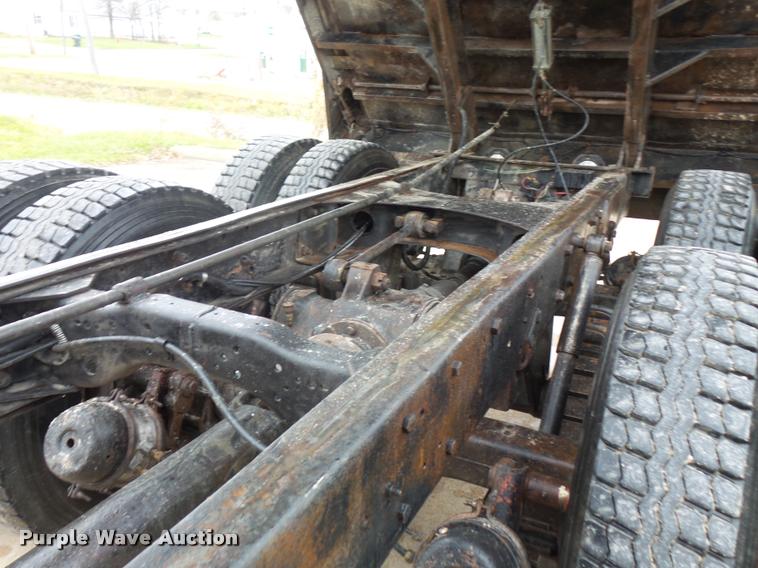 image for item L3608 1987 Mack R686ST dump truck