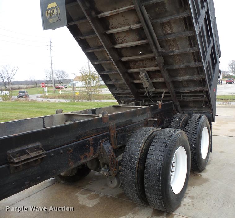 image for item L3609 1991 Peterbilt 378 dump truck