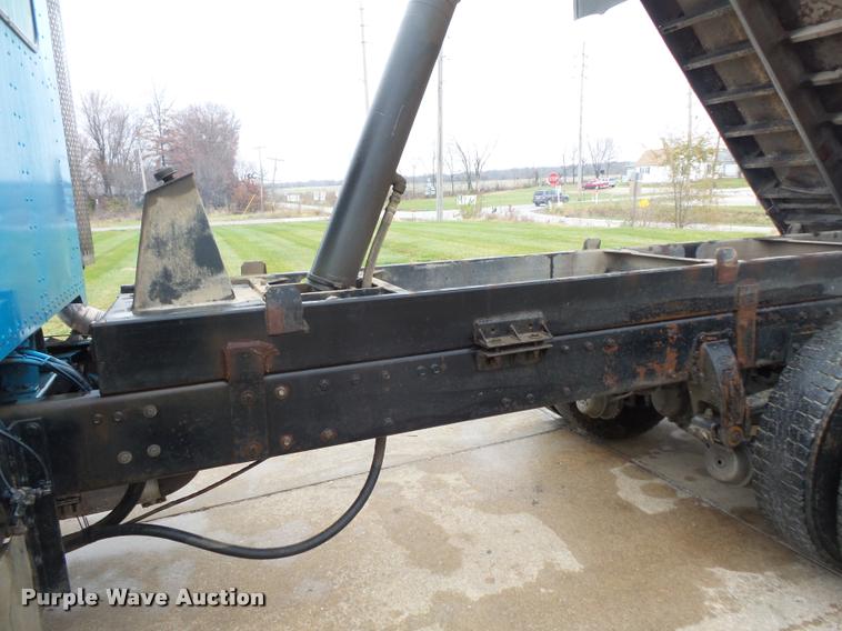 image for item L3609 1991 Peterbilt 378 dump truck