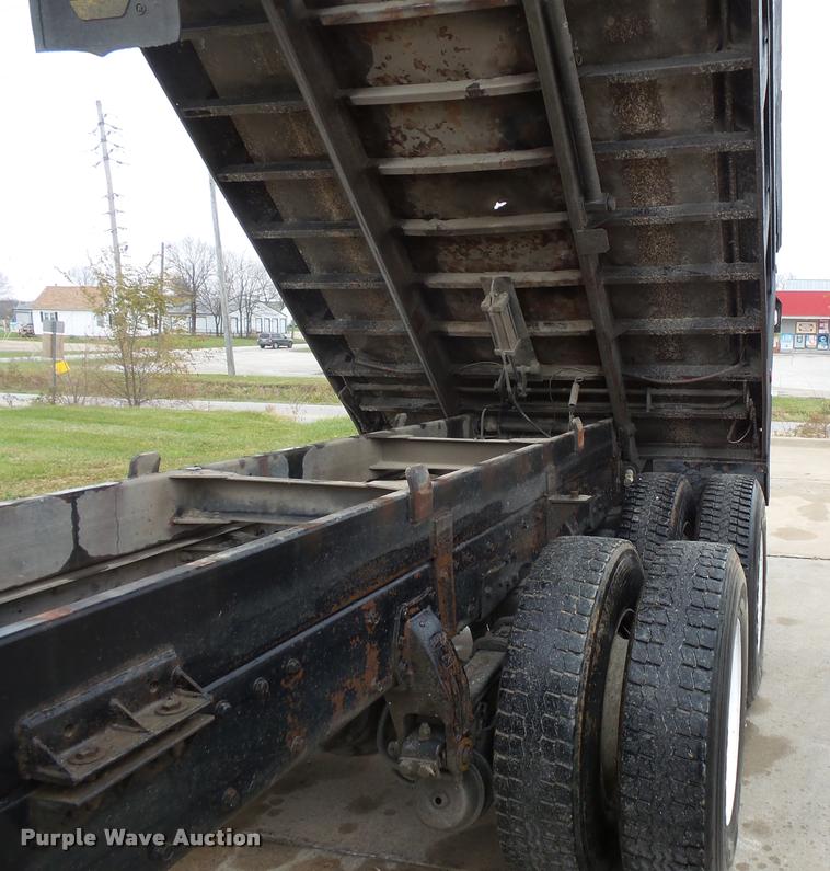 image for item L3609 1991 Peterbilt 378 dump truck