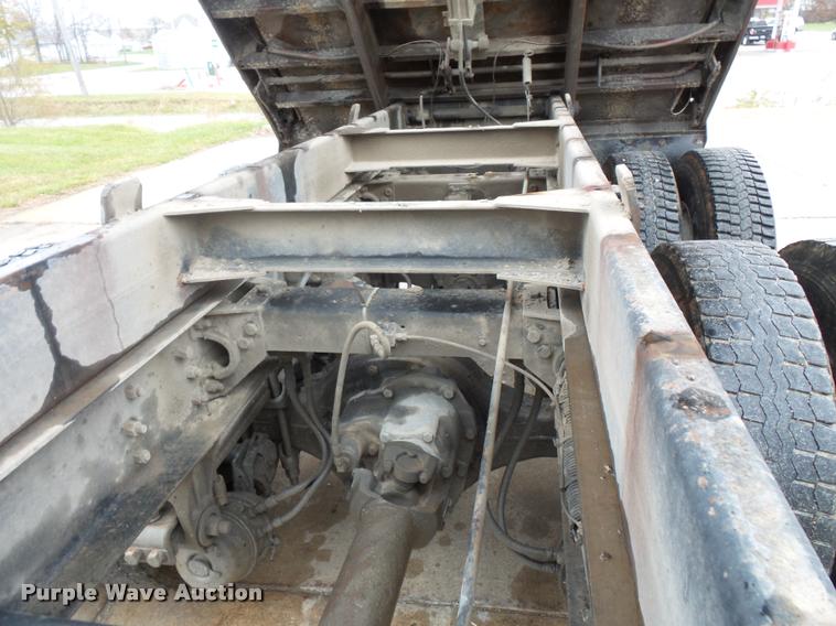 image for item L3609 1991 Peterbilt 378 dump truck