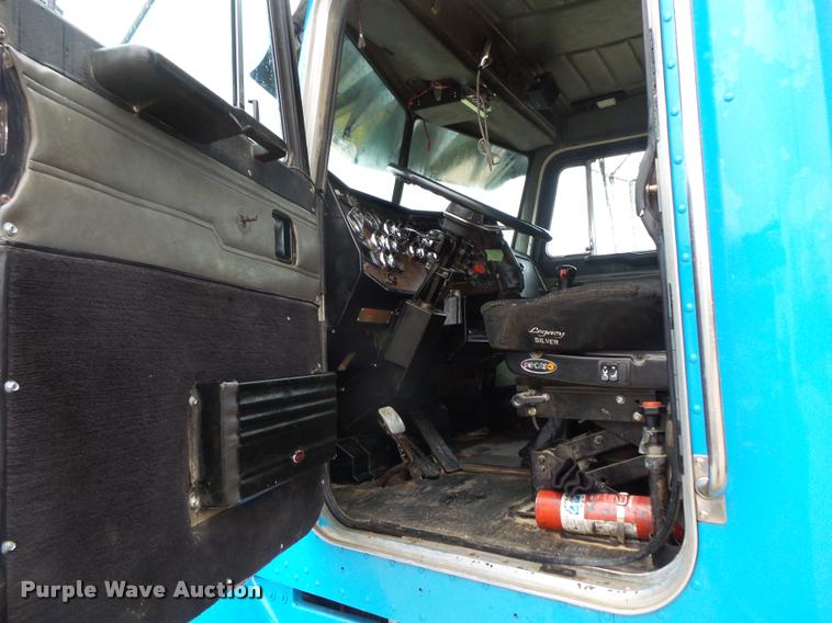 image for item L3609 1991 Peterbilt 378 dump truck