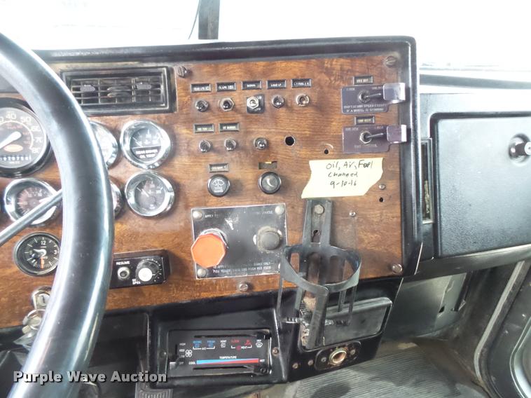 image for item L3609 1991 Peterbilt 378 dump truck