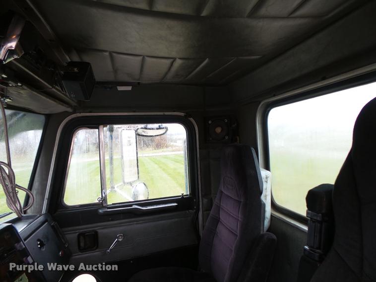 image for item L3609 1991 Peterbilt 378 dump truck