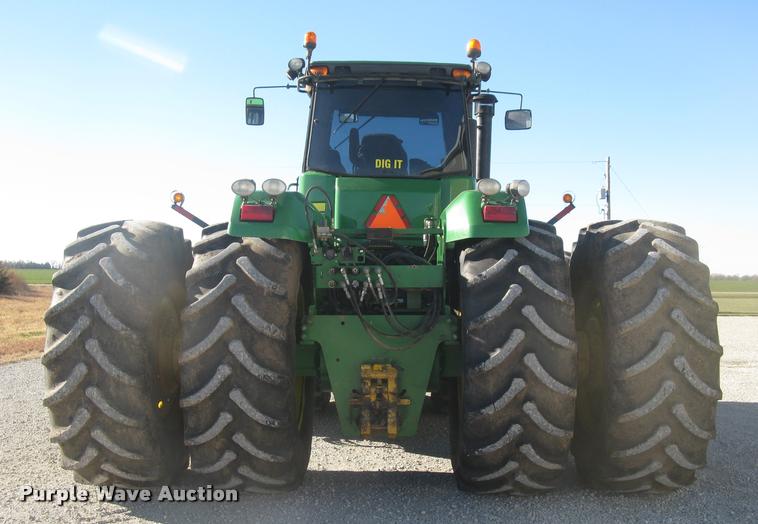 image for item L3920 2006 John Deere 9520 Scraper Special 4WD tractor