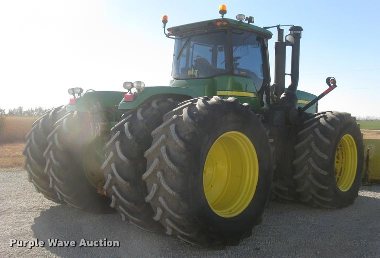 image for item L3920 2006 John Deere 9520 Scraper Special 4WD tractor