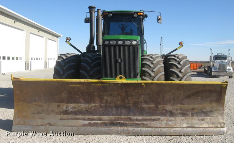 image for item L3920 2006 John Deere 9520 Scraper Special 4WD tractor
