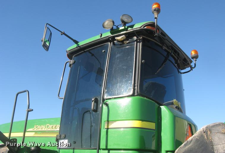 image for item L3920 2006 John Deere 9520 Scraper Special 4WD tractor