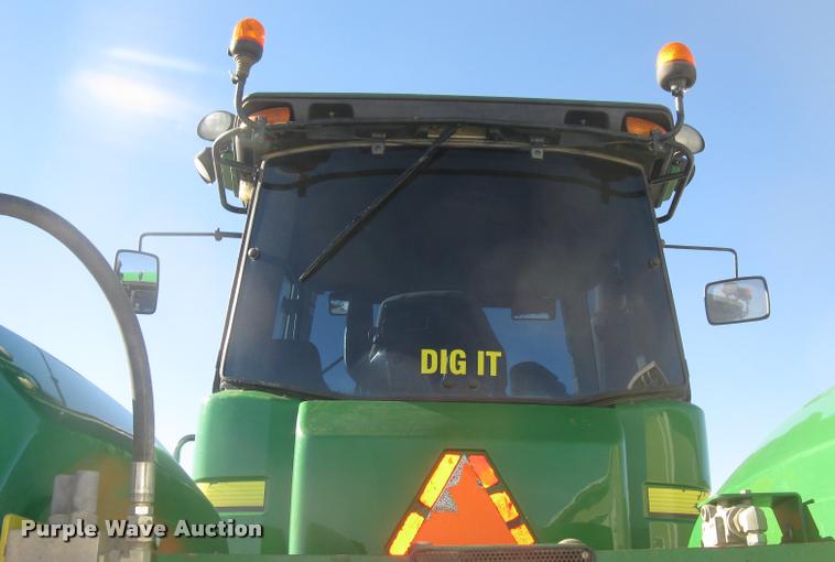 image for item L3920 2006 John Deere 9520 Scraper Special 4WD tractor