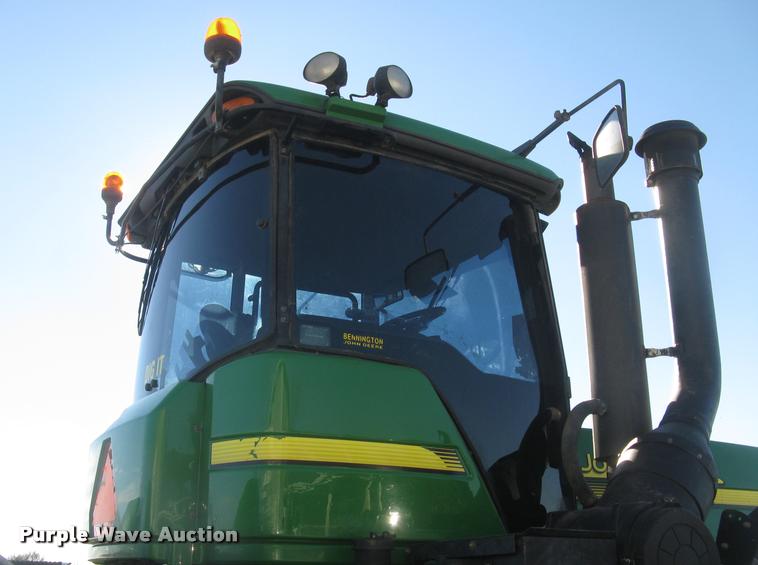 image for item L3920 2006 John Deere 9520 Scraper Special 4WD tractor