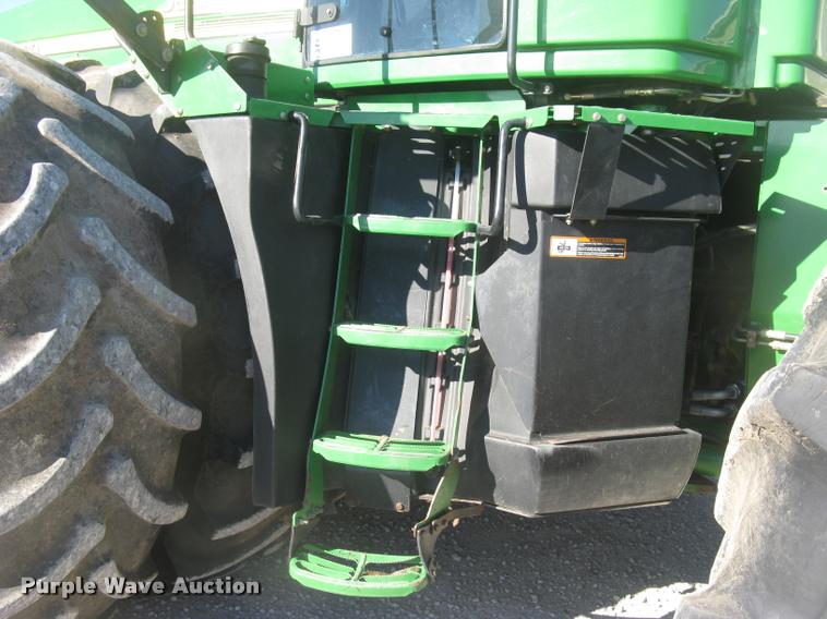 image for item L3920 2006 John Deere 9520 Scraper Special 4WD tractor