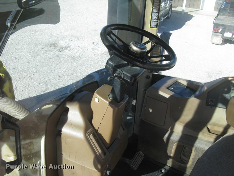 image for item L3920 2006 John Deere 9520 Scraper Special 4WD tractor