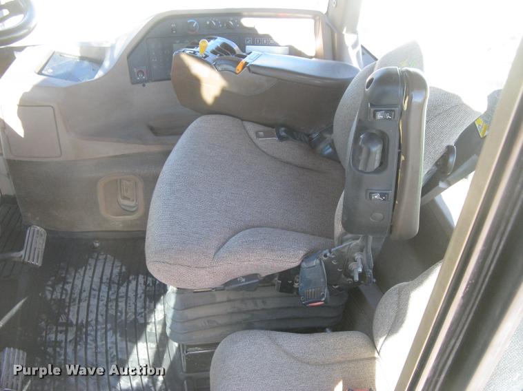 image for item L3920 2006 John Deere 9520 Scraper Special 4WD tractor