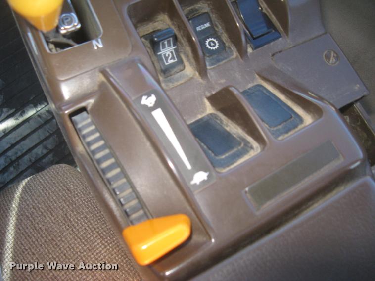 image for item L3920 2006 John Deere 9520 Scraper Special 4WD tractor