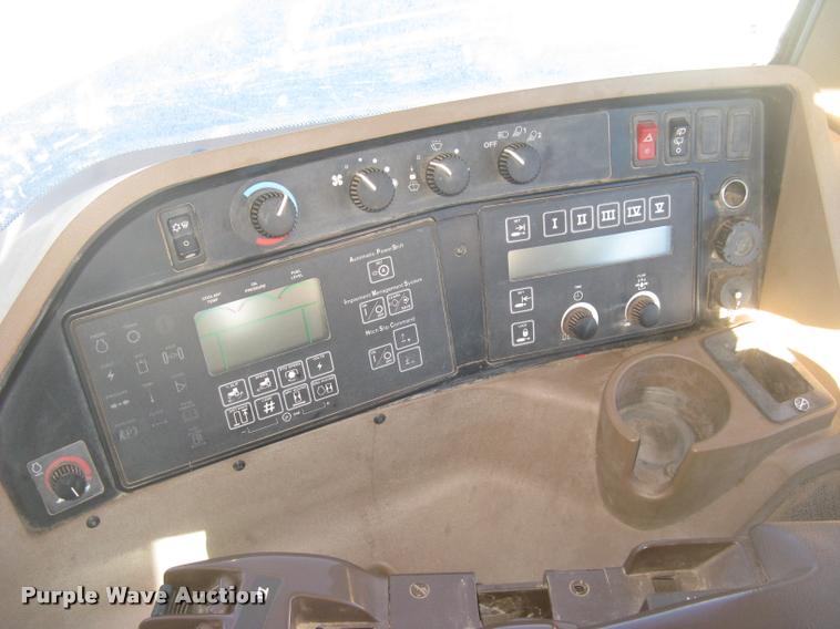 image for item L3920 2006 John Deere 9520 Scraper Special 4WD tractor