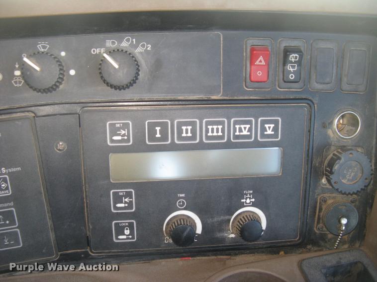 image for item L3920 2006 John Deere 9520 Scraper Special 4WD tractor