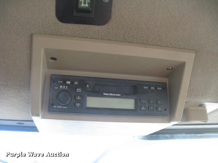 image for item L3920 2006 John Deere 9520 Scraper Special 4WD tractor