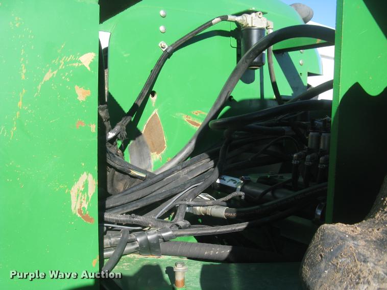 image for item L3920 2006 John Deere 9520 Scraper Special 4WD tractor