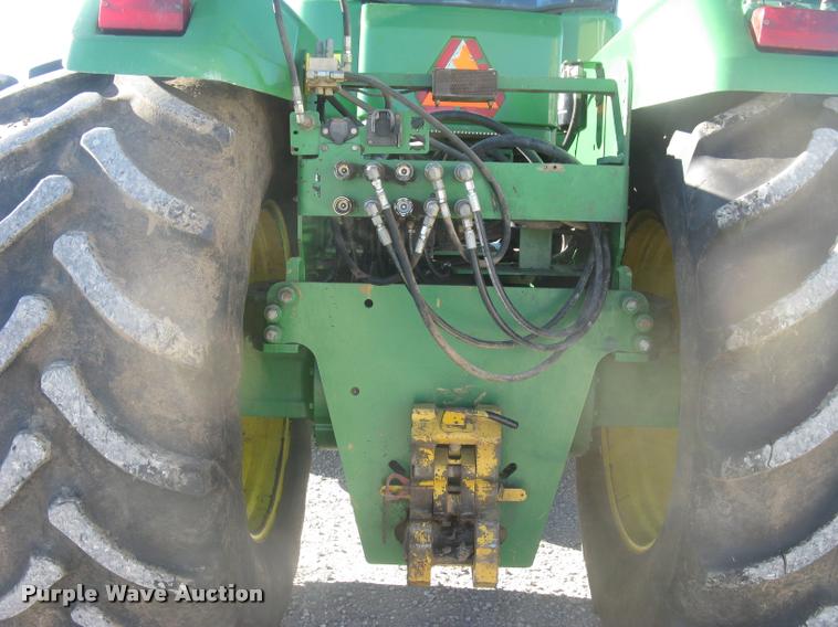 image for item L3920 2006 John Deere 9520 Scraper Special 4WD tractor