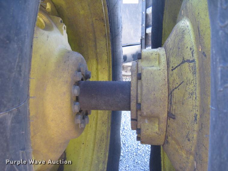 image for item L3920 2006 John Deere 9520 Scraper Special 4WD tractor