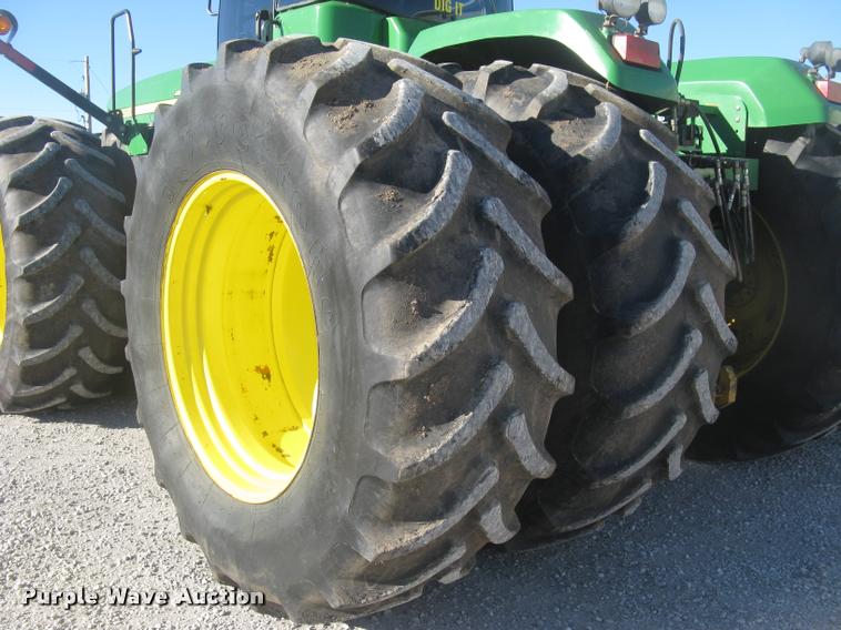 image for item L3920 2006 John Deere 9520 Scraper Special 4WD tractor