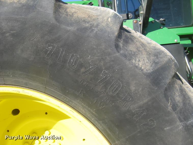 image for item L3920 2006 John Deere 9520 Scraper Special 4WD tractor